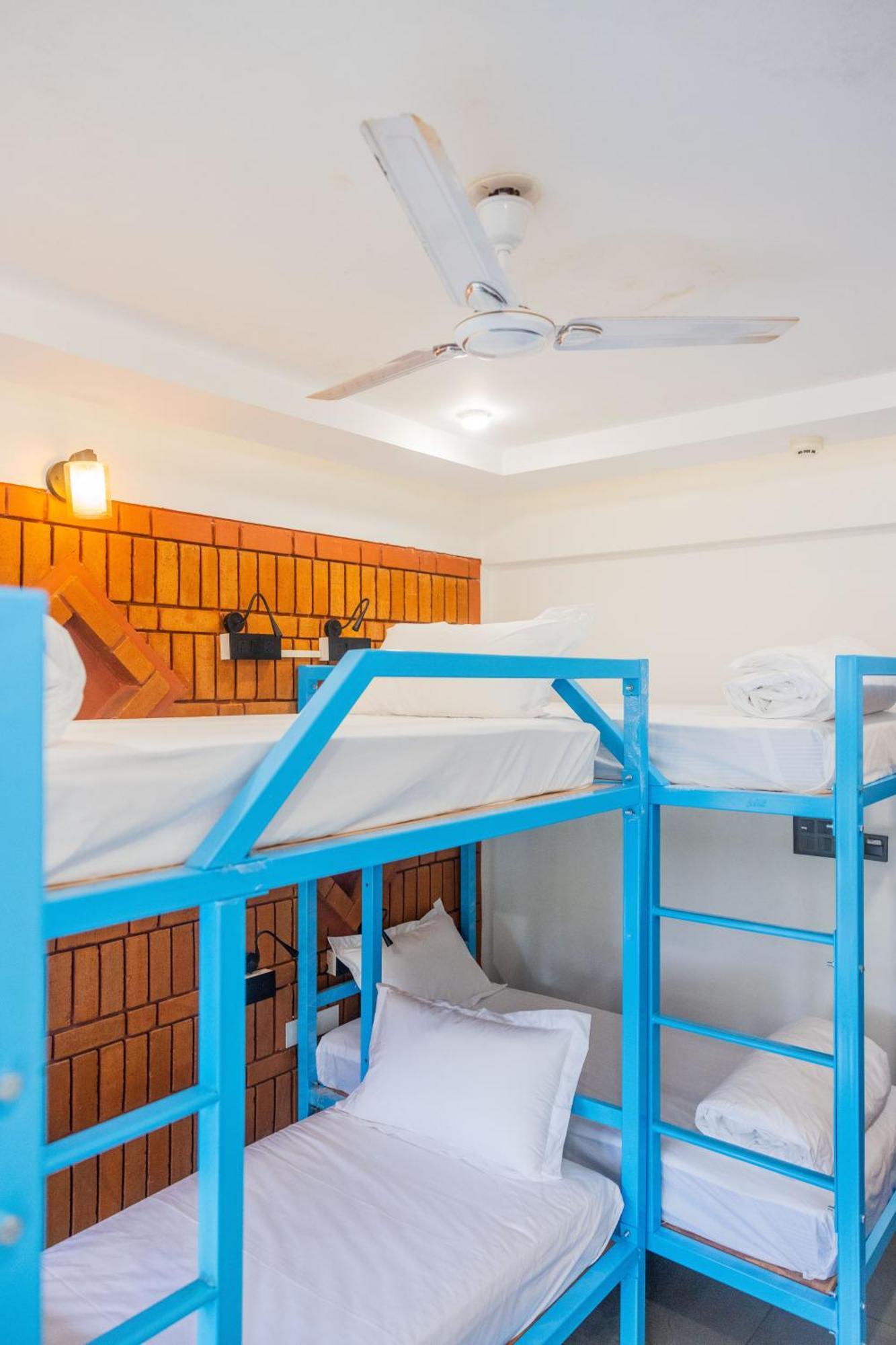 Downtown Hostels - アンジュナ エクステリア 写真