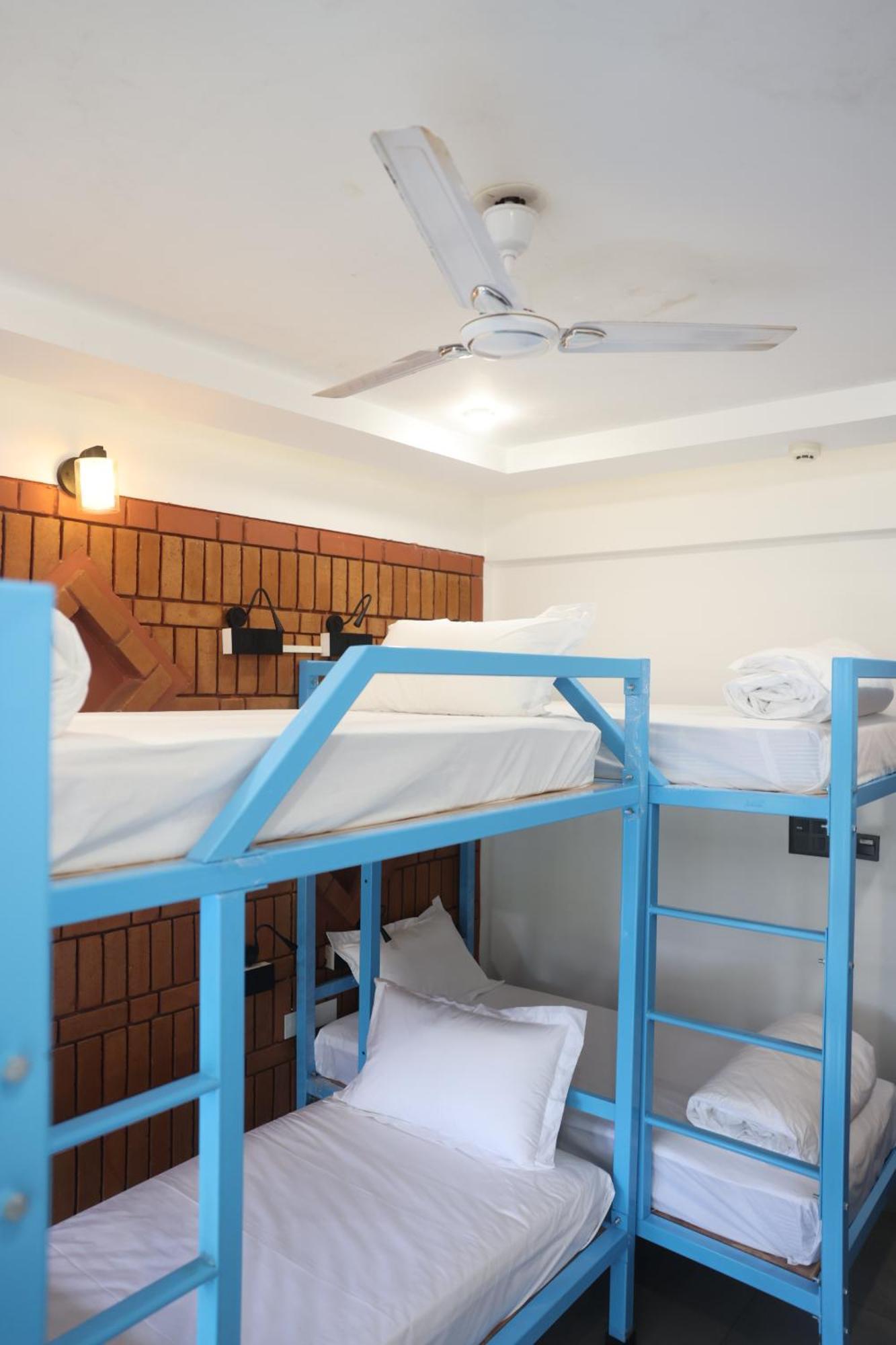Downtown Hostels - アンジュナ エクステリア 写真